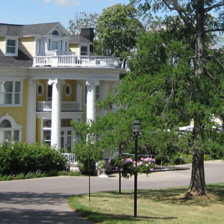 Claramount Inn driveway