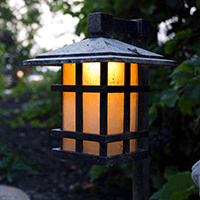 Outdoor pathway light
